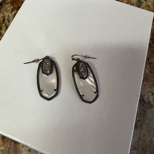 Kendra Scott Emmy earring